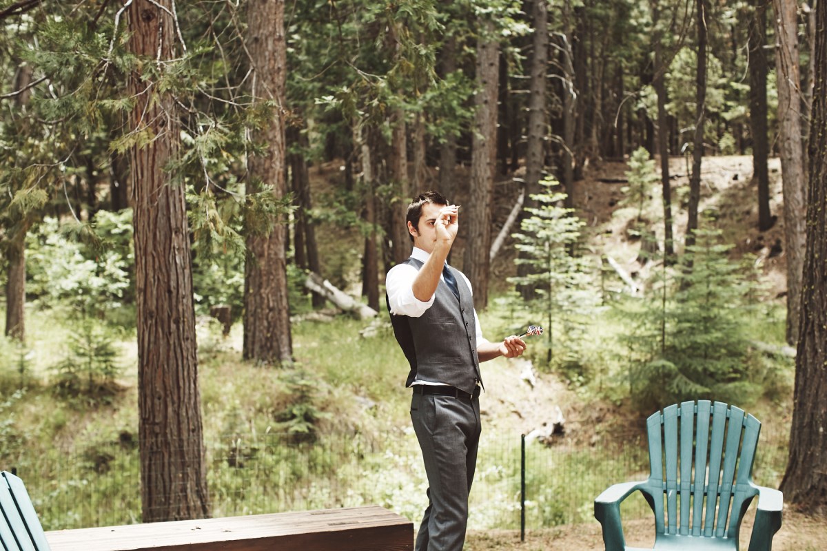 J+H_Wedding_GroomPrep_0126