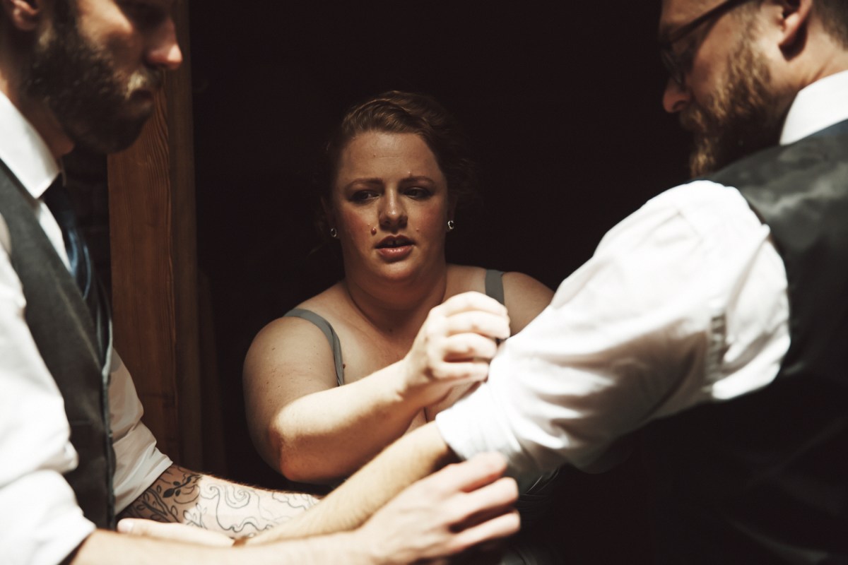 J+H_Wedding_GroomPrep_0466